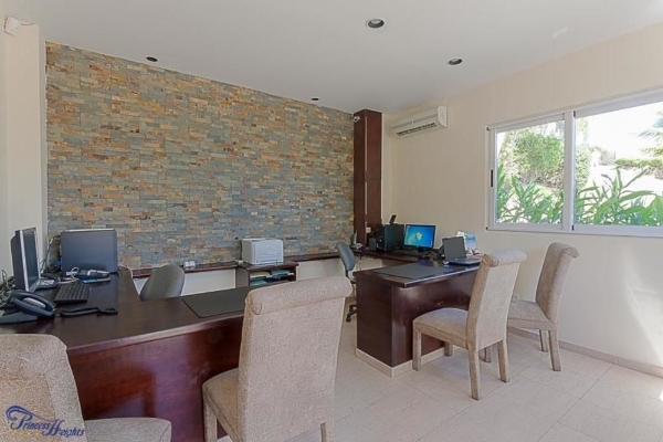 Princess Heights Luxury Boutique Condo Hotel (One Hoe)